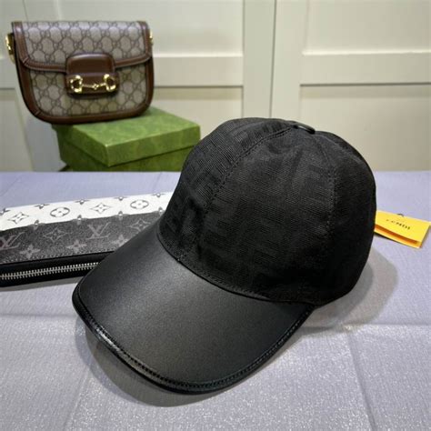 gorros fendi